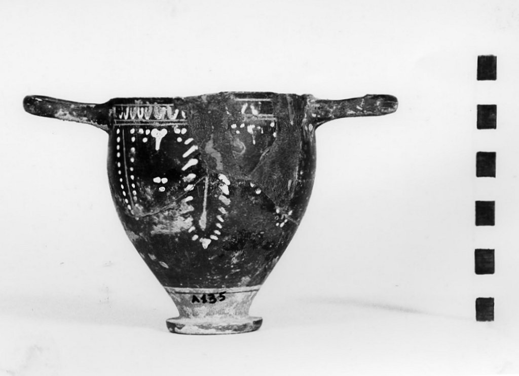 coppa monoansata - fabbrica apula (fine/ inizio secc. IV - III a.C)