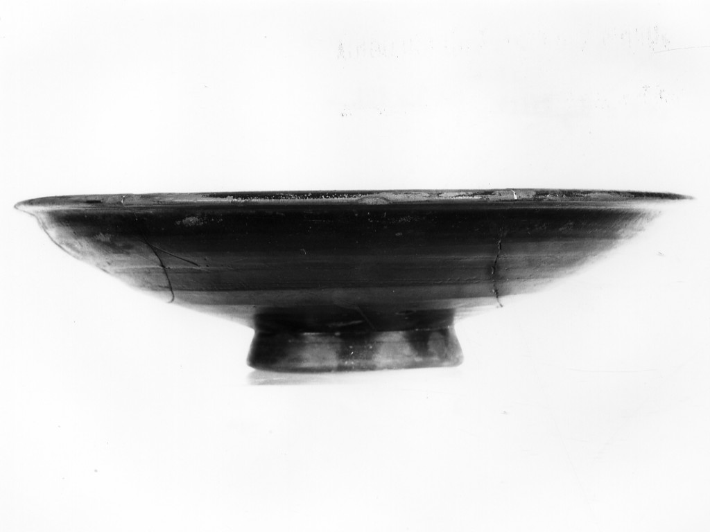 piatto - fabbrica locale (fine sec. IV a.C)