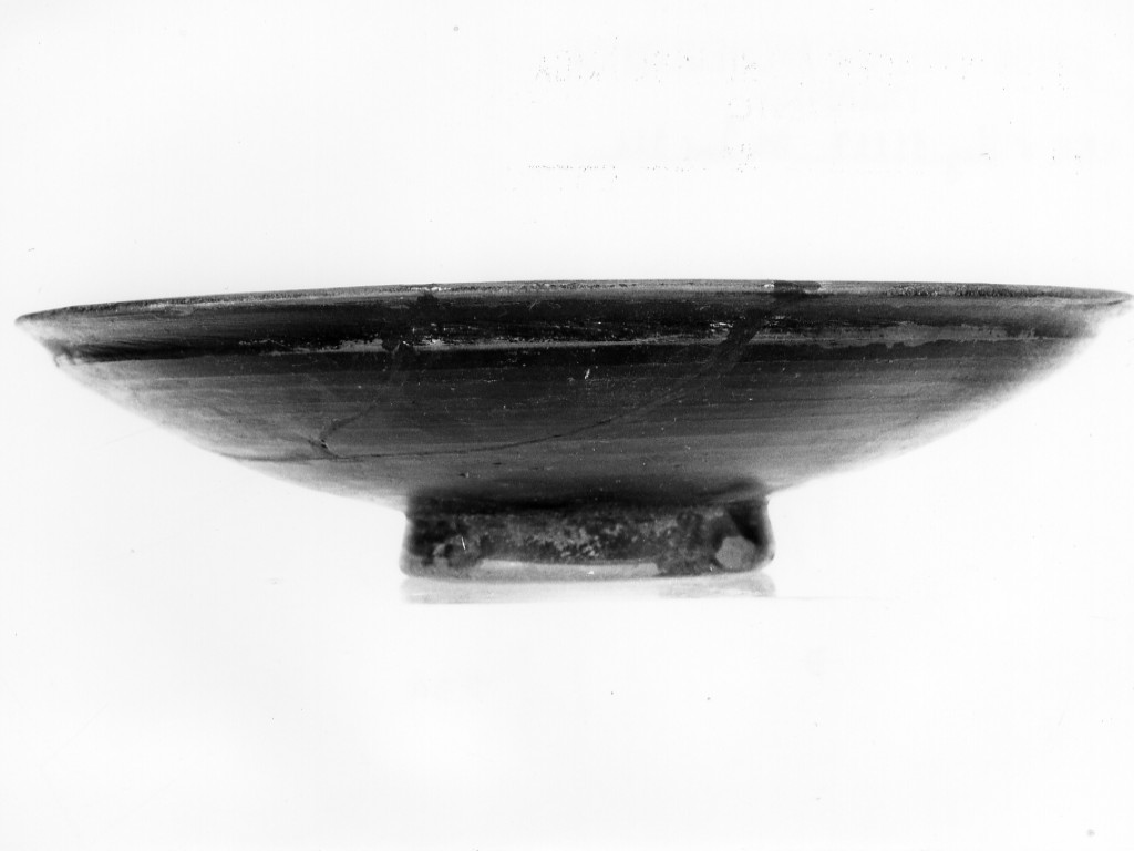 piatto - fabbrica locale (seconda metà sec. IV a.C)