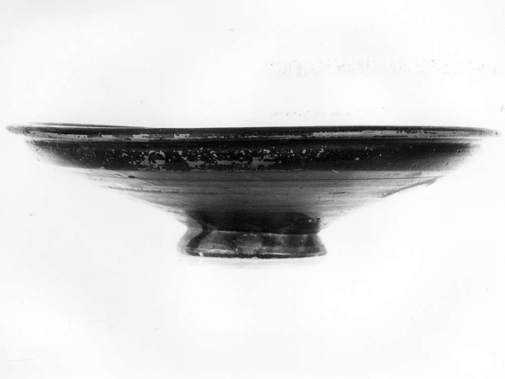 piatto - fabbrica locale (ultimo quarto sec. IV a.C)