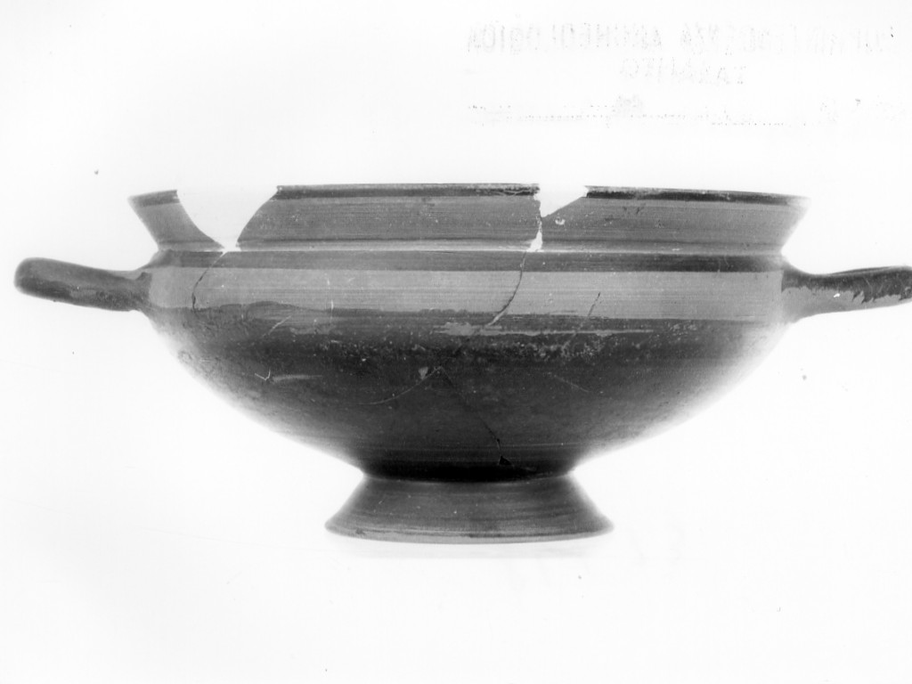 kylix - fabbrica locale (seconda metà sec. VI a.C)
