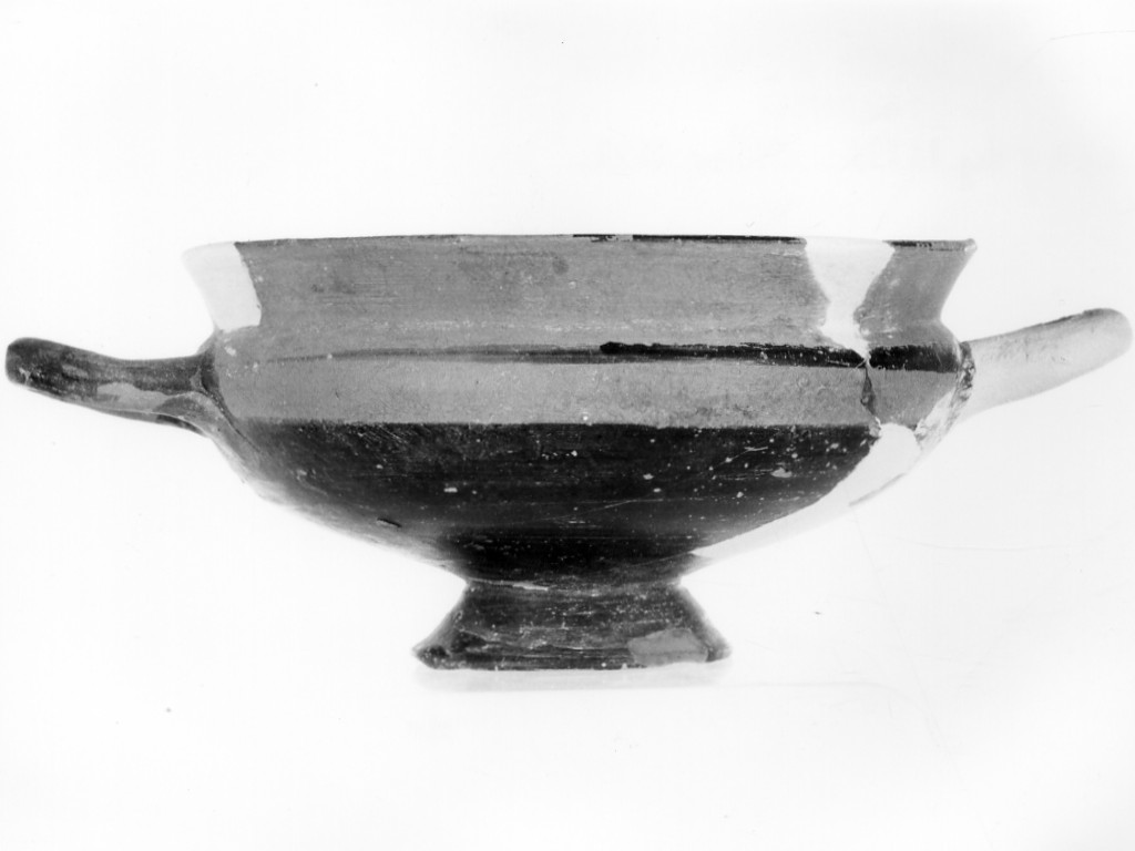 kylix - fabbrica locale (seconda metà sec. VI a.C)