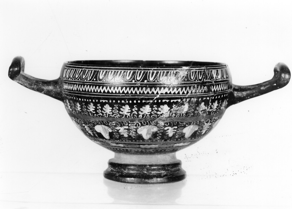 tazza biansata - fabbrica apula (seconda metà sec. IV a.C)