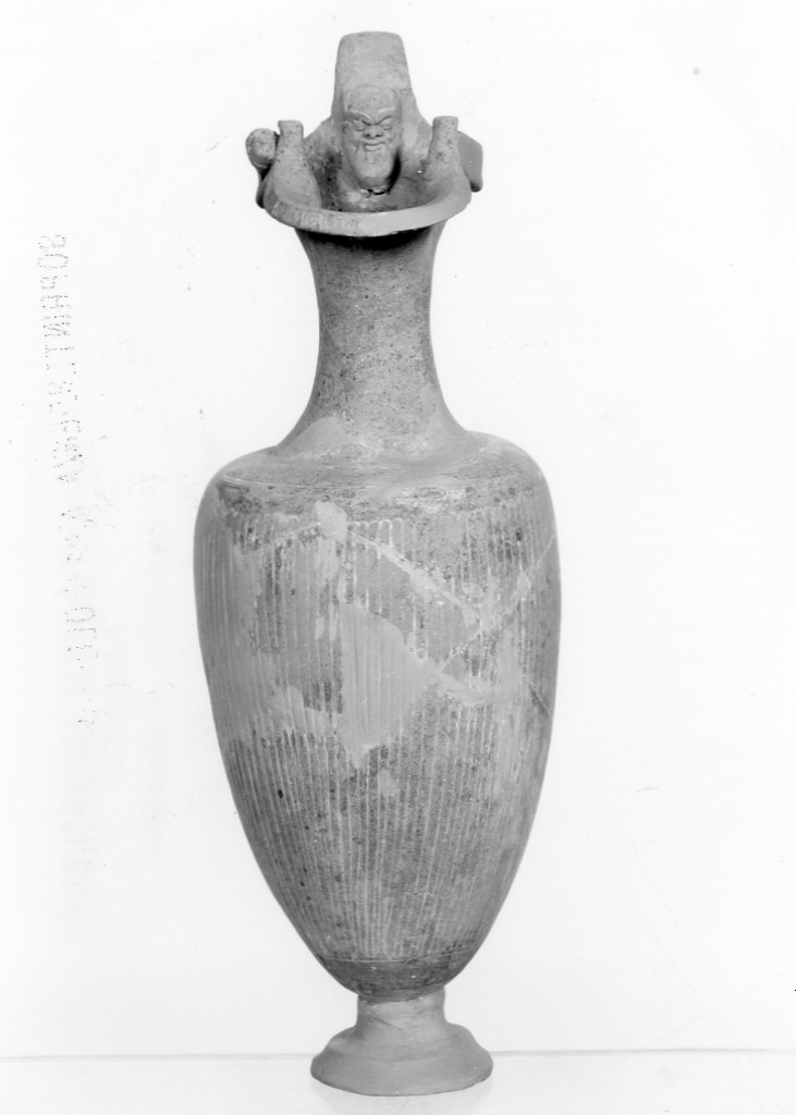 oinochoe - fabbrica apula (seconda metà sec. IV a.C)