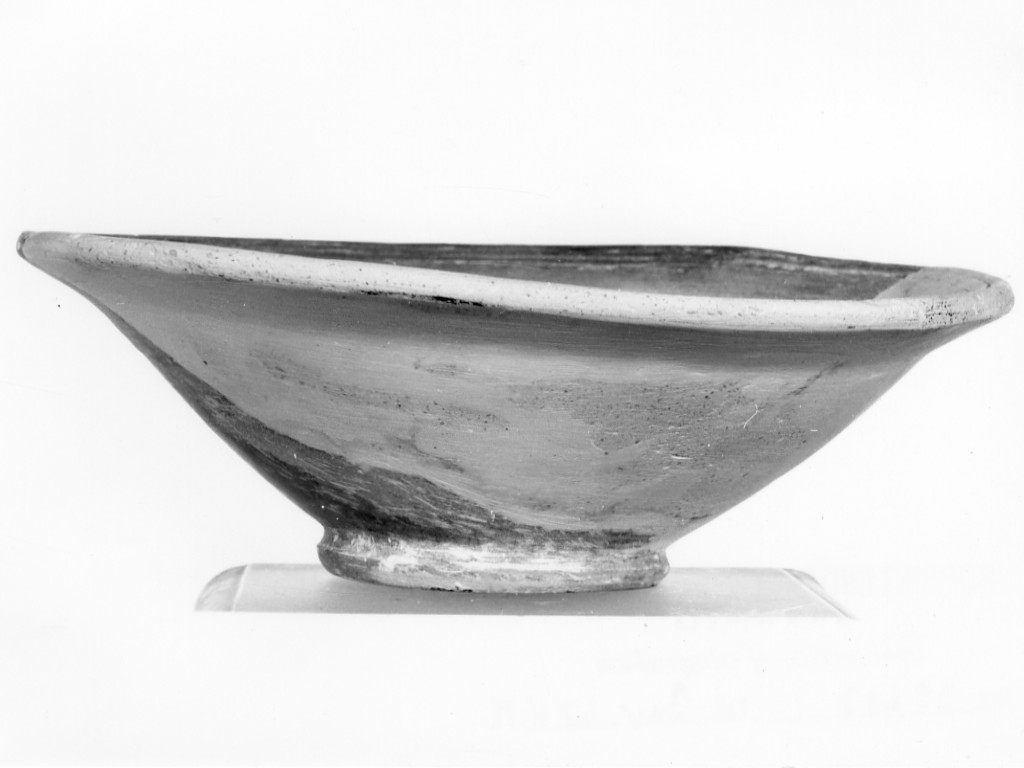 piatto - fabbrica locale (secc. III a.C.-II a.C)