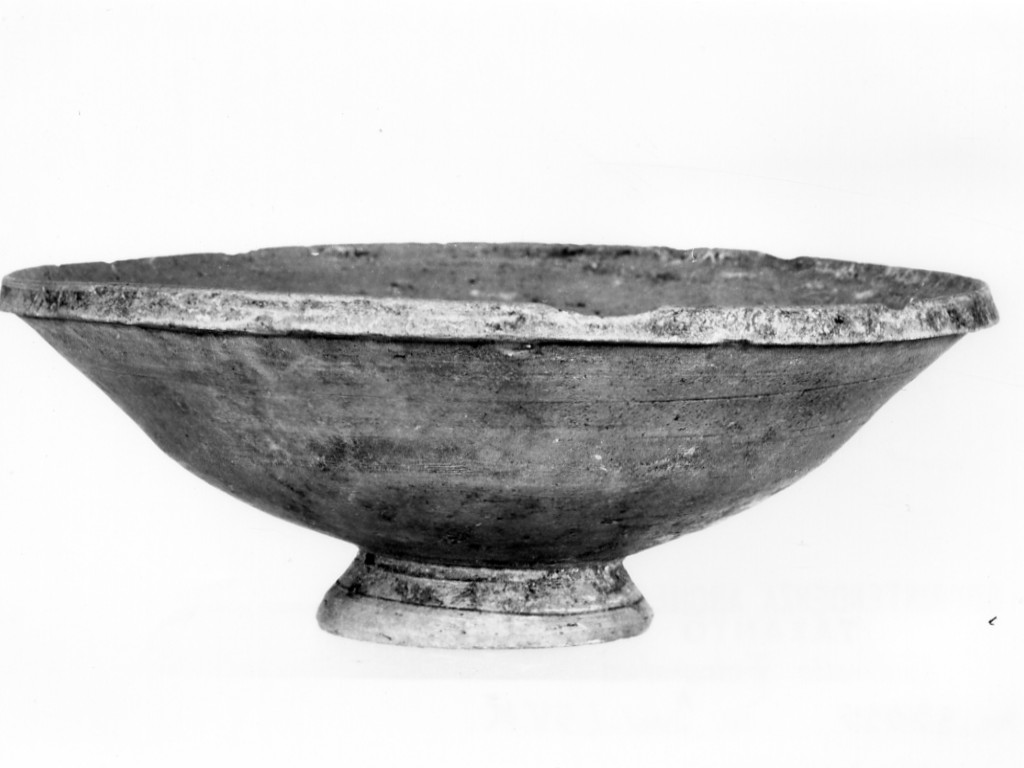 piatto - fabbrica locale (secc. III a.C.-II a.C)