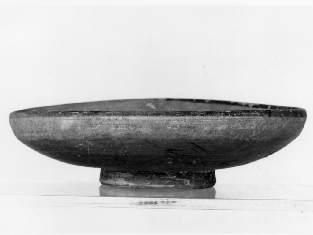 ciotola - fabbrica locale (fine/ inizio secc. IV a.C.-III a.C)
