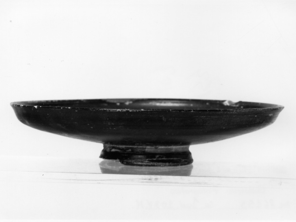 patera - fabbrica apula (seconda metà sec. IV a.C)
