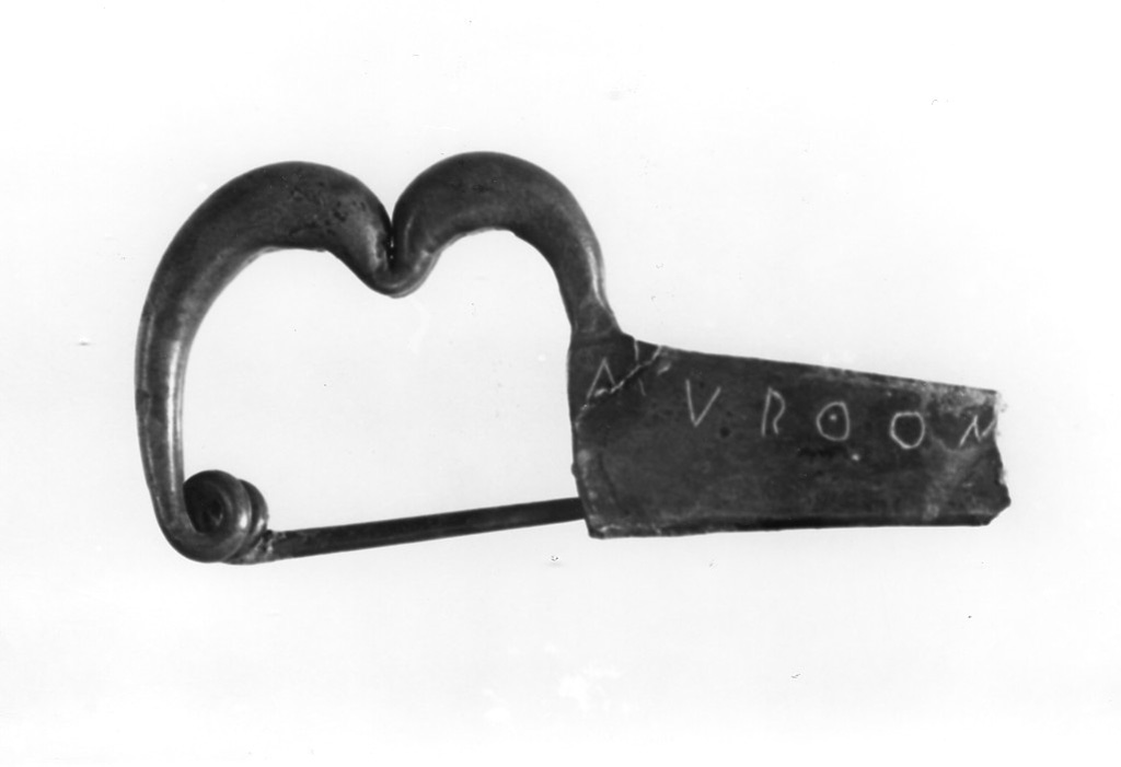 fibula (fine/ inizio secc. VI/ V a.C)