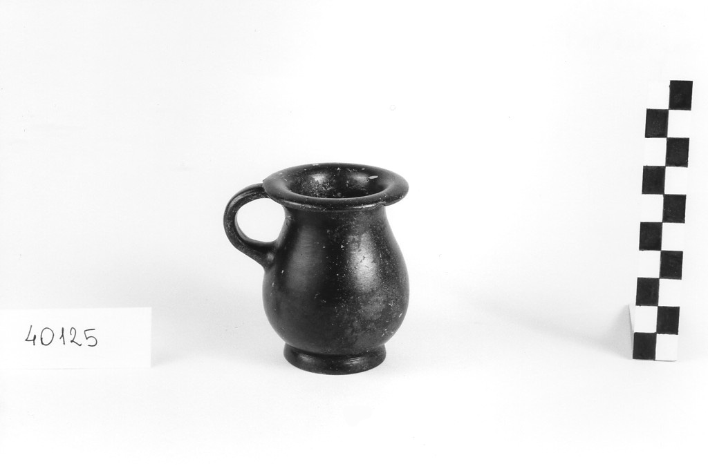 olpetta - produzione apula (prima metà sec. IV a.C)