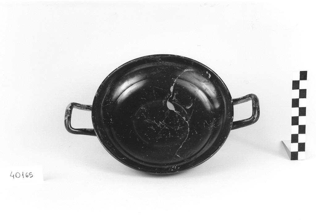 kylix - produzione apula (sec. IV a.C)