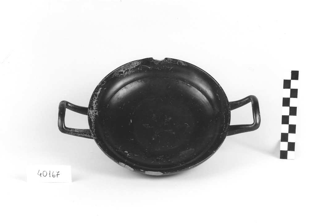 kylix - produzione apula (prima metà sec. IV a.C)