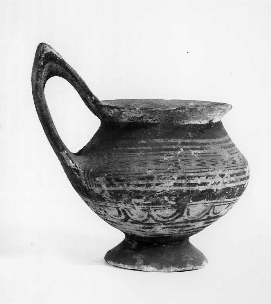 brocca-attingitoio - ceramica subgeometrica peucezia (sec. IV a.C)