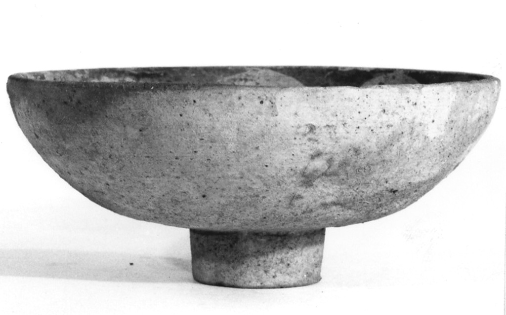 coppa ombelicata - ceramica subgeometrica peucezia (sec. VI a.C)