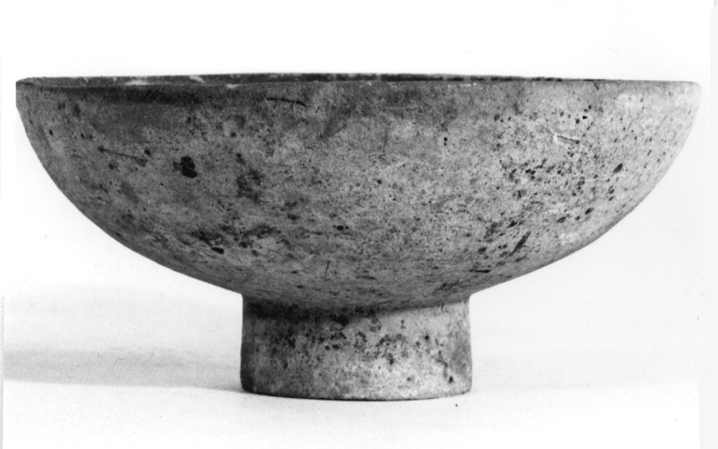 coppa ombelicata - ceramica subgeometrica peucezia (sec. VI a.C)