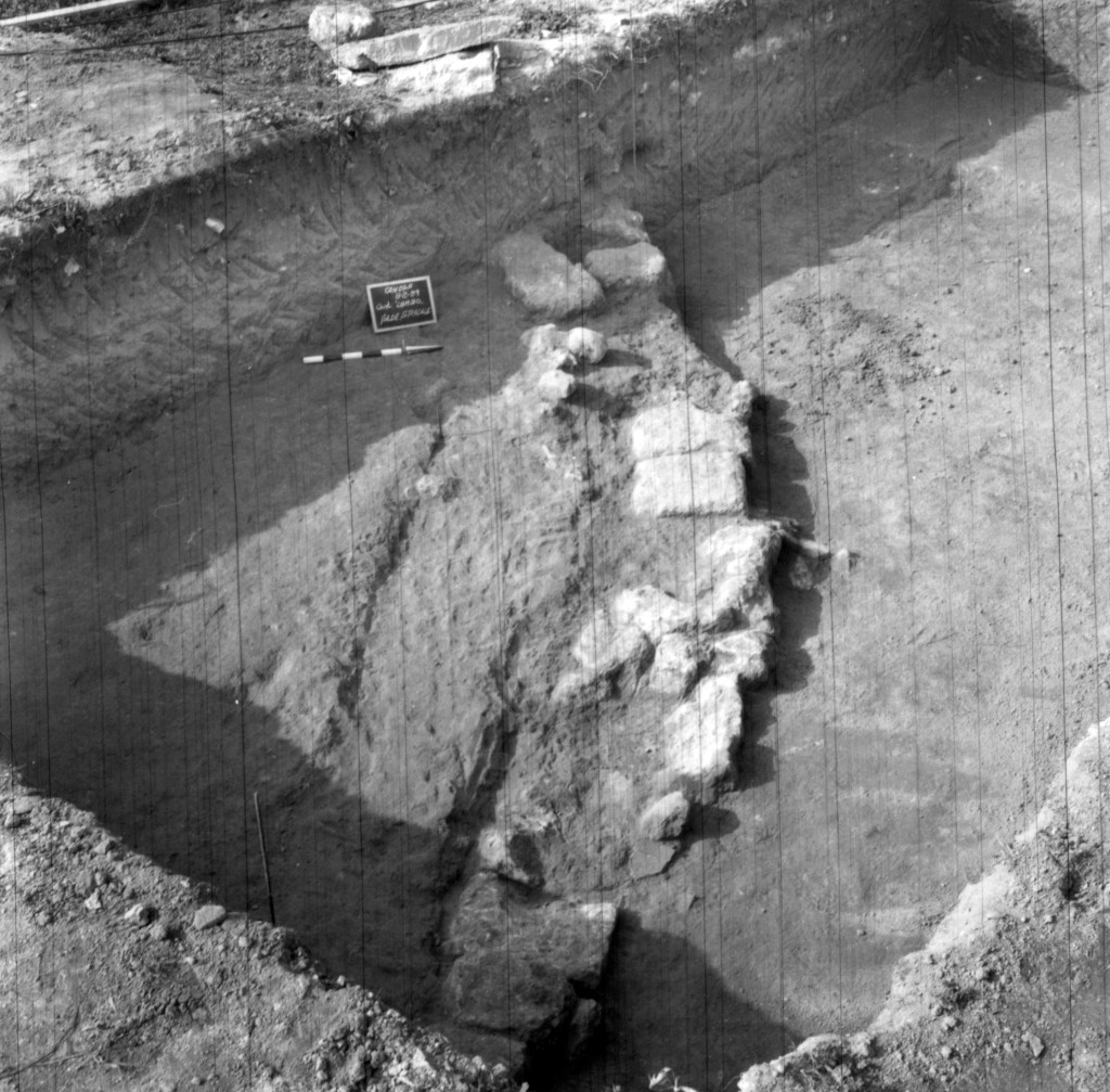 strada - Canosa di Puglia (BA)  (secc. IV - III a.C)