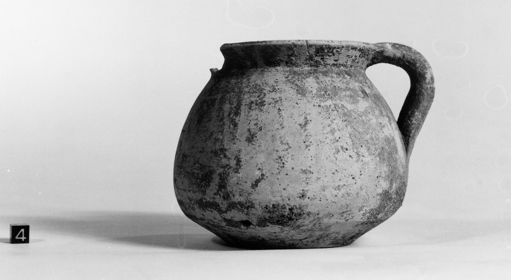 brocchetta - produzione apula (secc. V/ IV a.C)