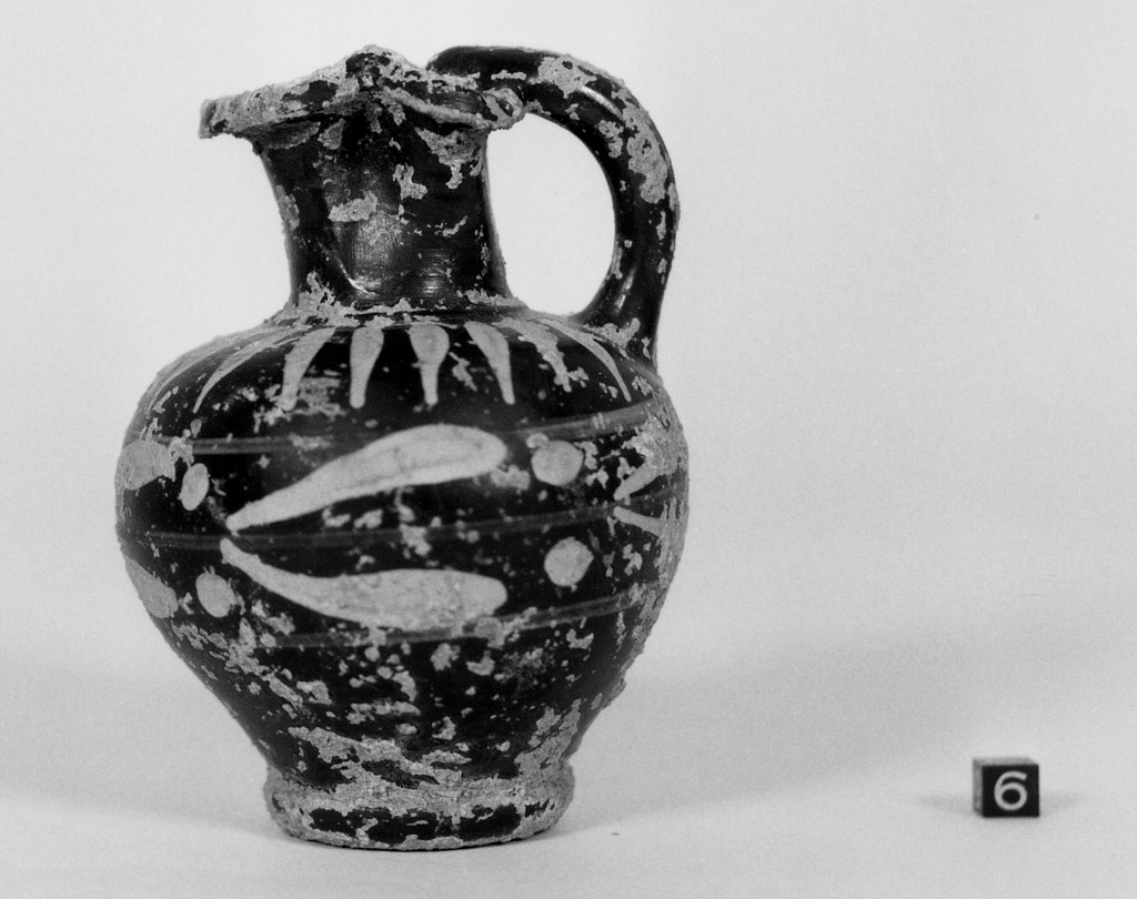 oinochoe a bocca trilobata - produzione apula (sec. IV a.C)