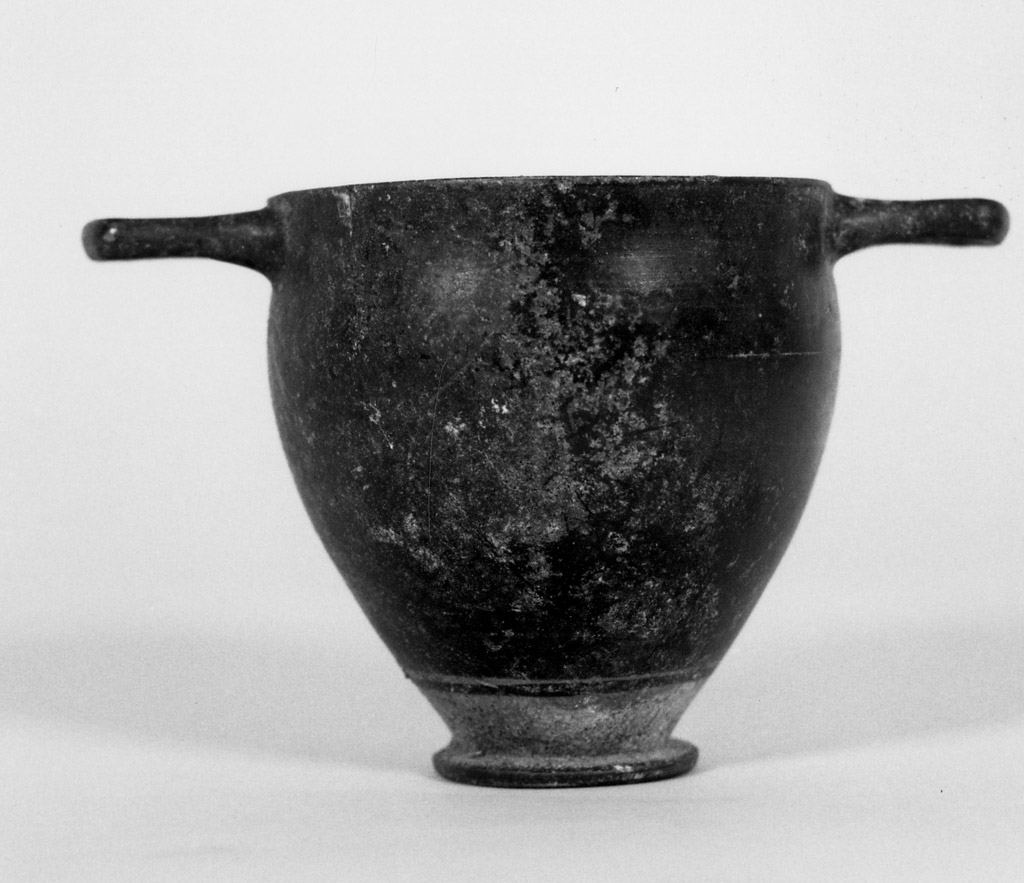 skyphos - produzione apula (secc. V/ IV a.C)