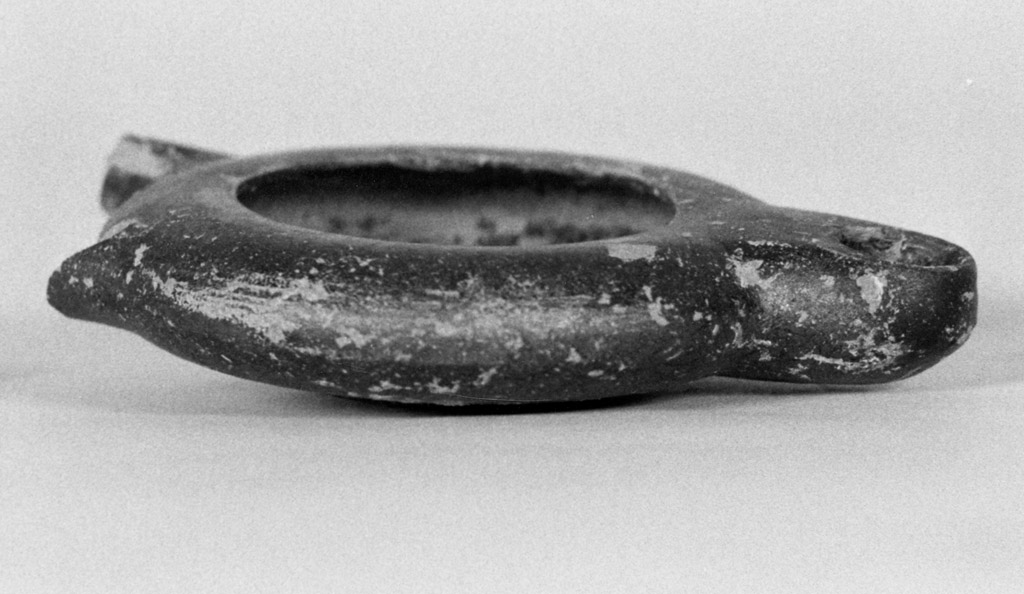 lucerna - produzione apula (secc. V/ IV a.C)