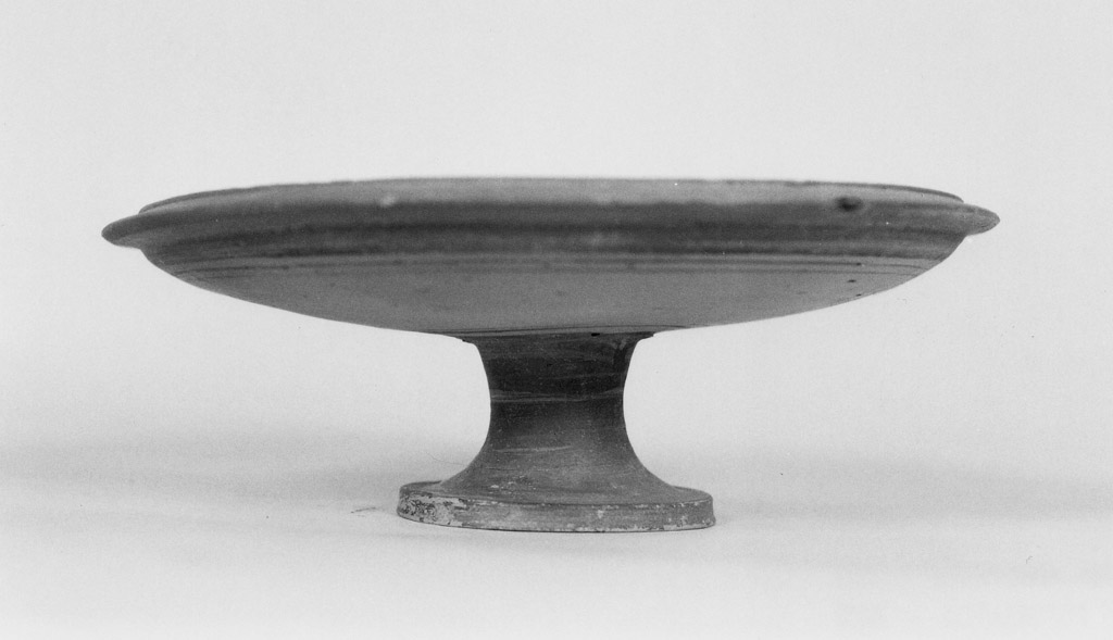 coppa su alto piede - produzione peuceta (secc. VI/ III a.C)