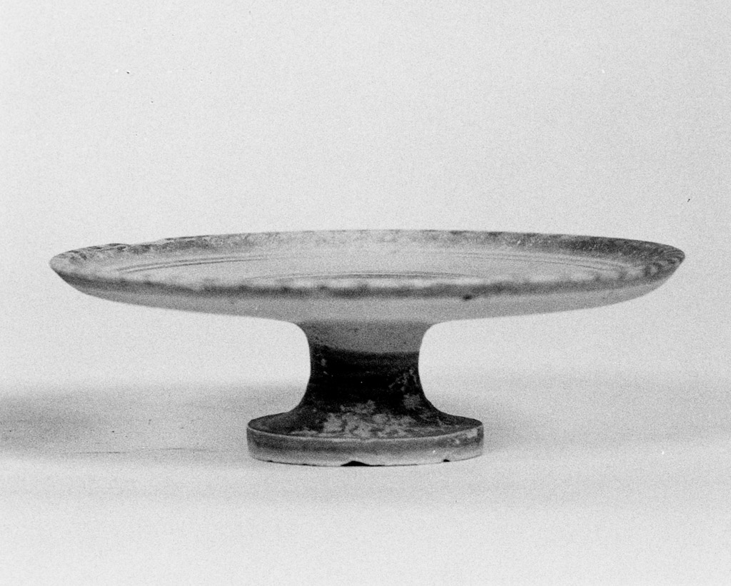 coppa su alto piede - produzione peuceta (secc. VI/ III a.C)