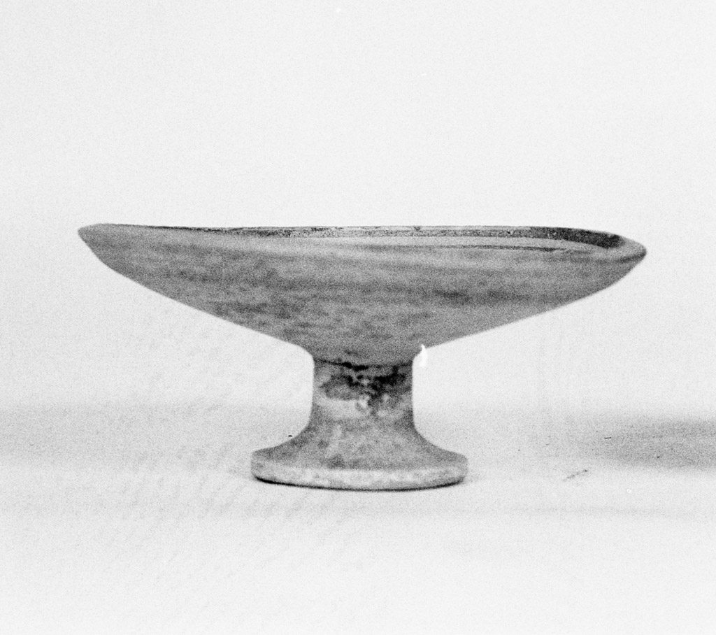 coppa su alto piede - produzione peuceta (secc. VI/ III a.C)