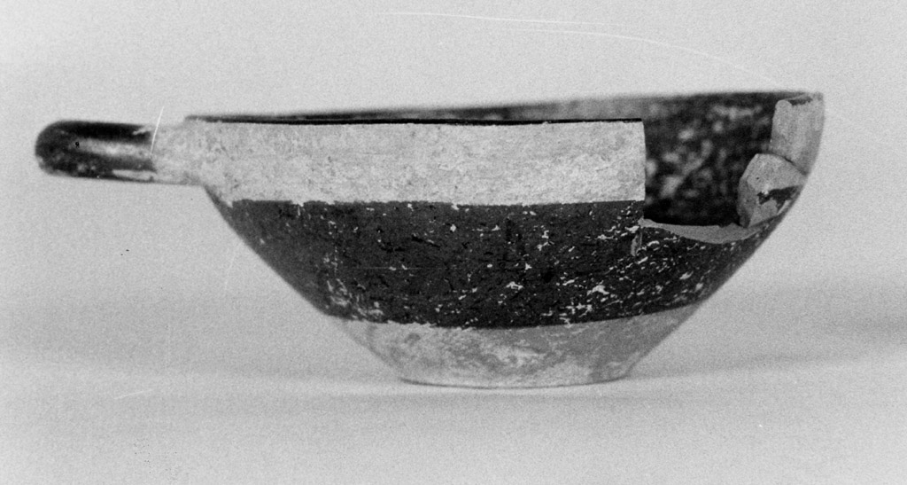 coppetta monoansata - produzione peuceta (secc. VI/ III a.C)