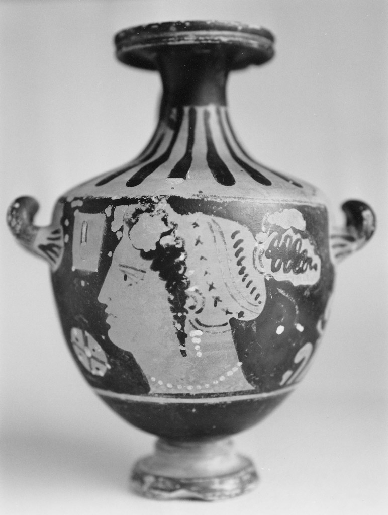 hydria - produzione apula (sec. IV a.C)