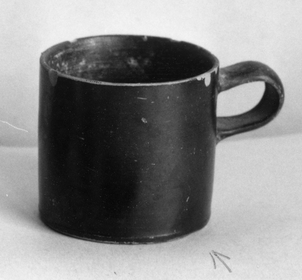 bicchiere cilindrico - produzione apula (sec. IV a.C)