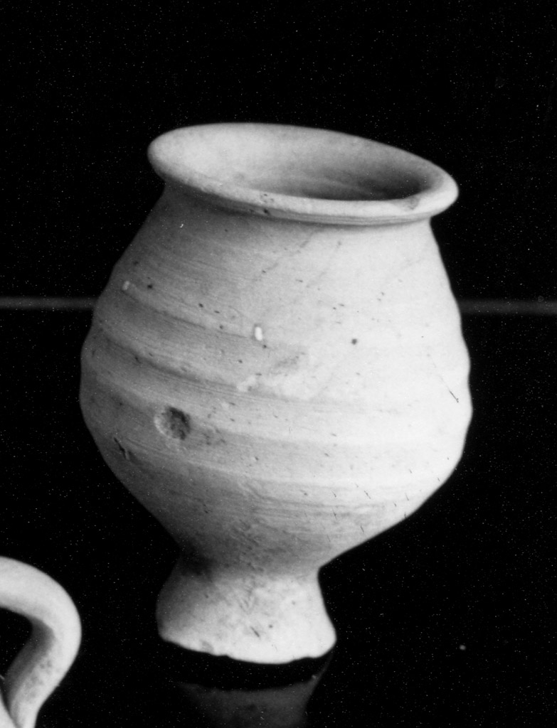 vasetto miniaturistico - produzione apula (secc. V/ III a.C)