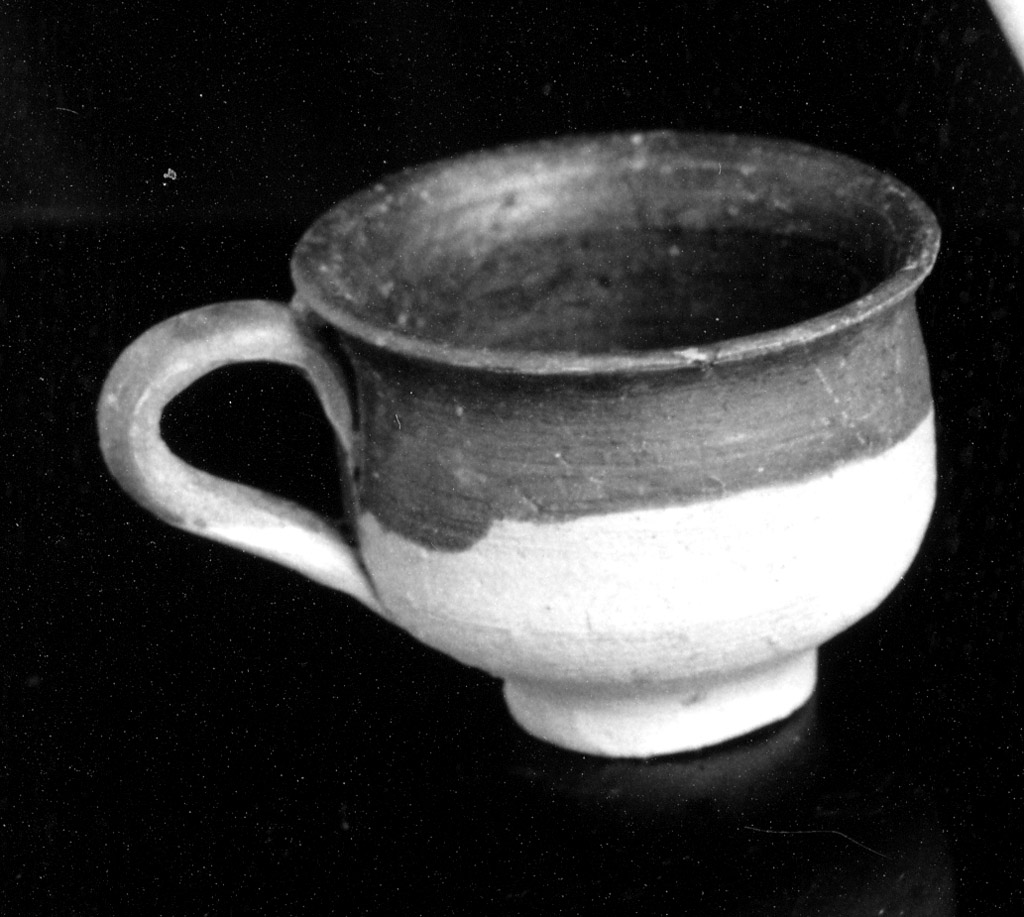 tazza monoansata - produzione apula (secc. V/ III a.C)