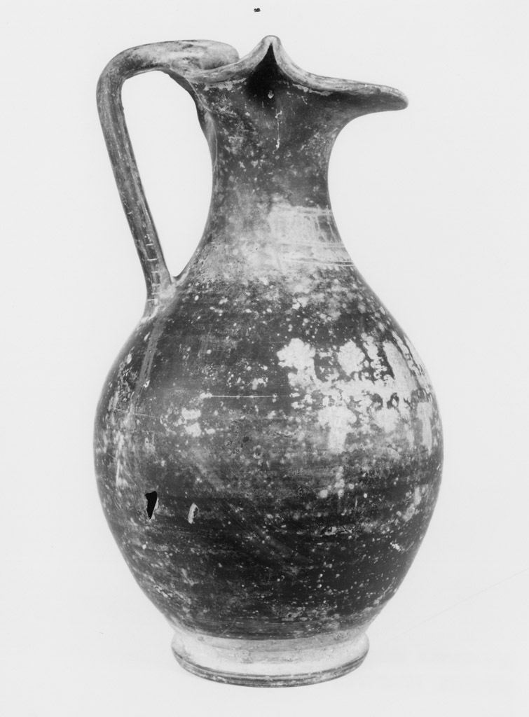 oinochoe a bocca trilobata - produzione apula (sec. IV a.C)