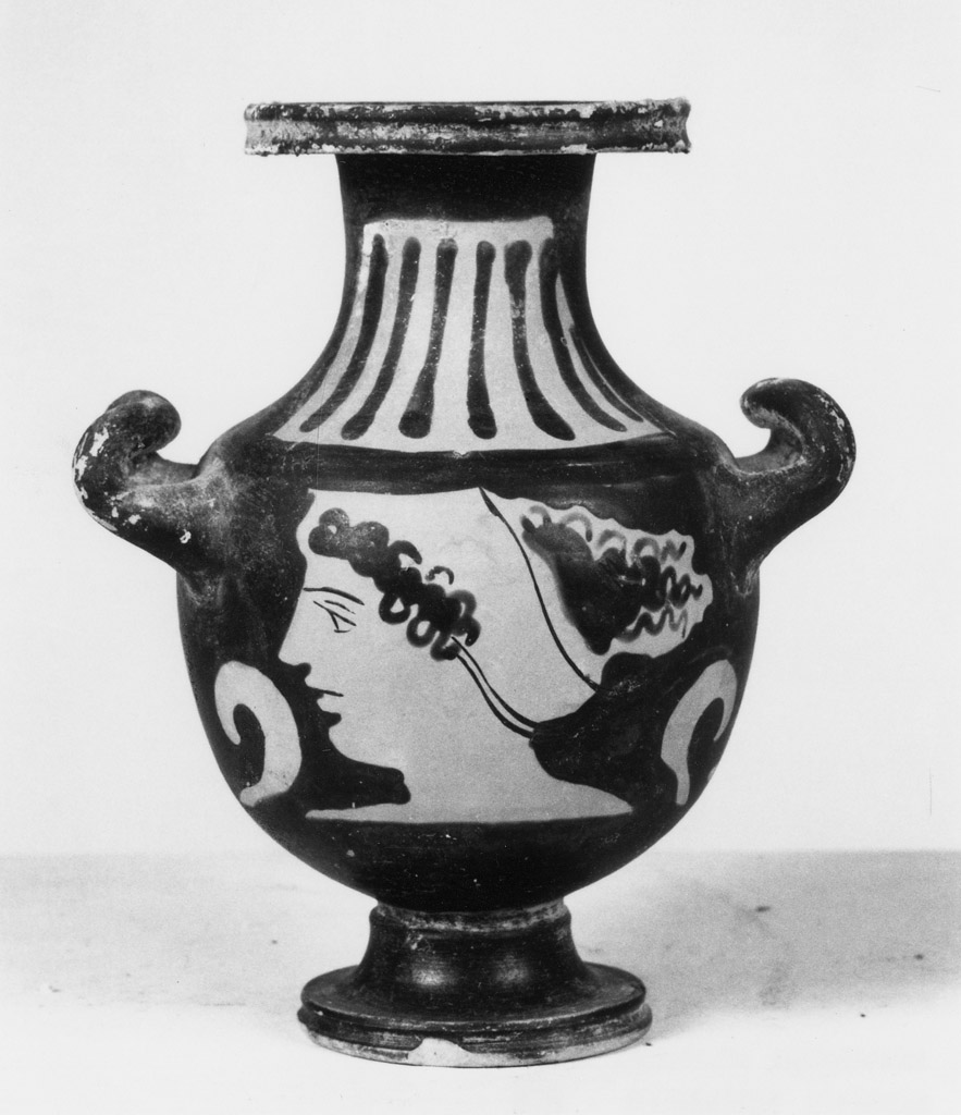 hydria - produzione apula (secondo quarto sec. IV a.C)