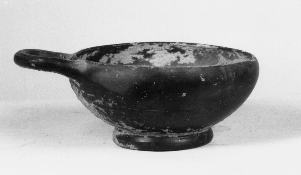 coppetta - produzione apula (seconda metà sec. IV a.C)