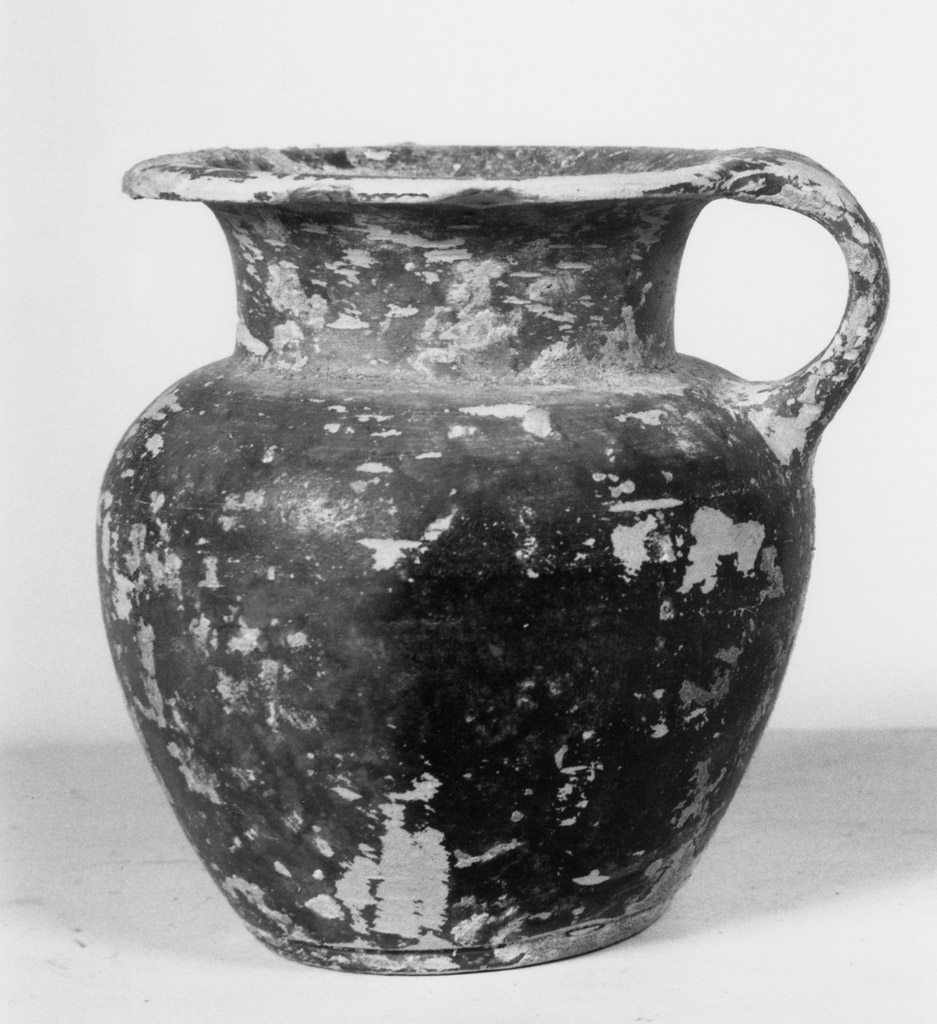 oinochoe a bocca rotonda - produzione apula (seconda metà sec. IV a.C)