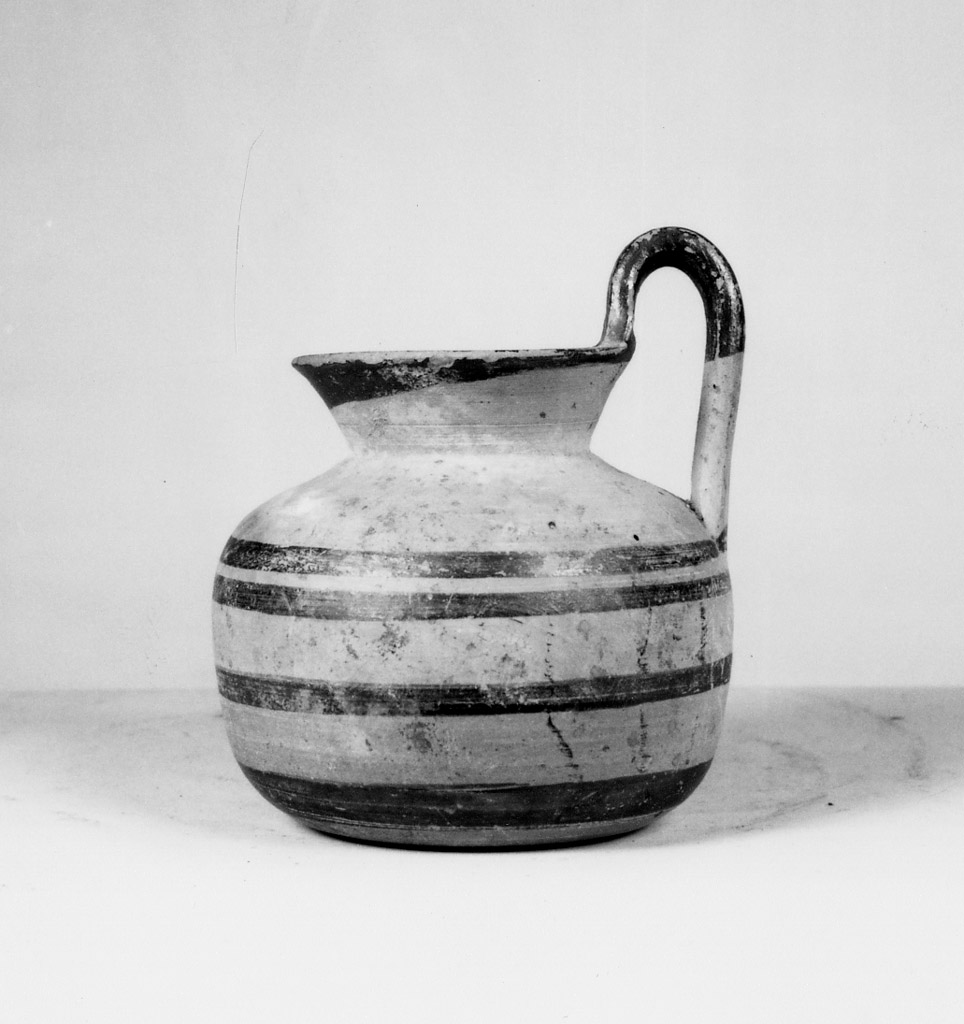 oinochoe - produzione apula (sec. IV a.C)