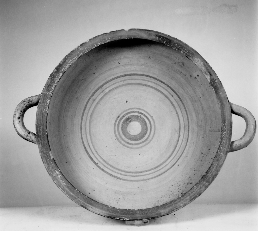 coppa - produzione apula (secc. IV/ III a.C)