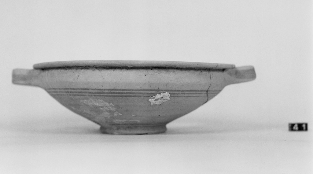 coppa biansata - produzione peuceta (sec. IV a.C)