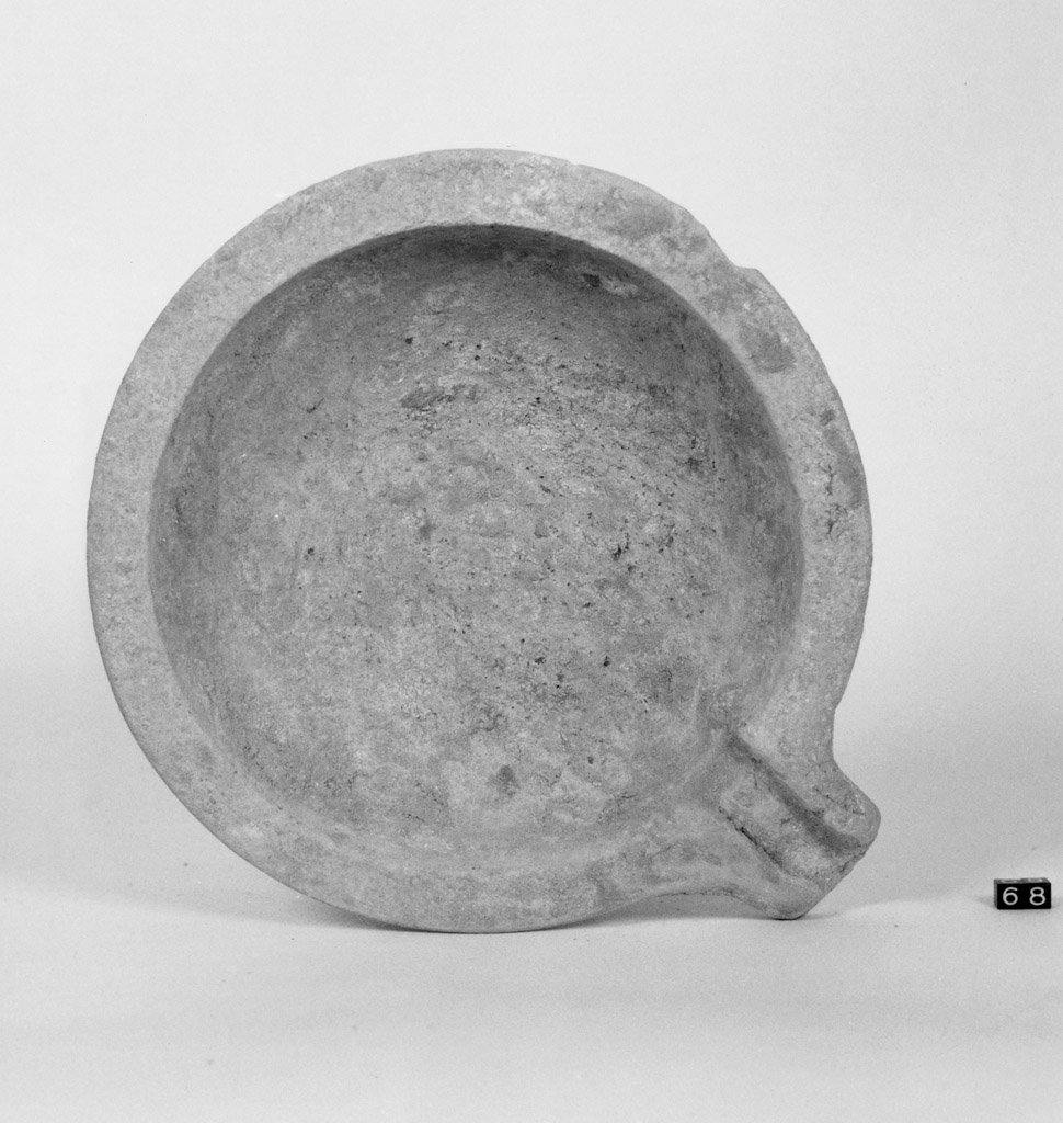 mortaio - produzione peuceta (sec. IV a.C)