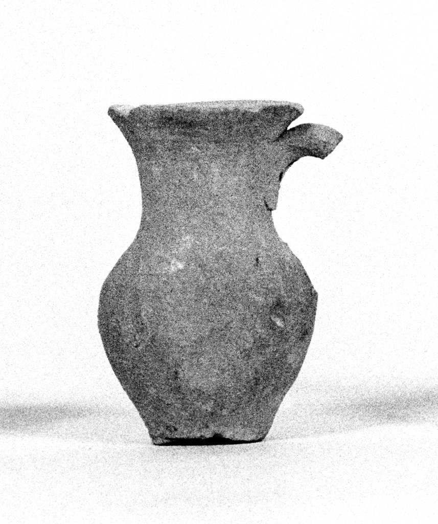 olpe miniaturistica - produzione apula (secc. III/ II a.C)