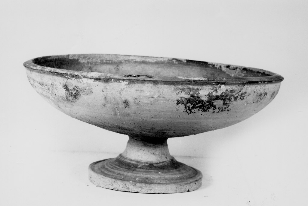 coppa - produzione peuceta (secc. VI/ III a.C)