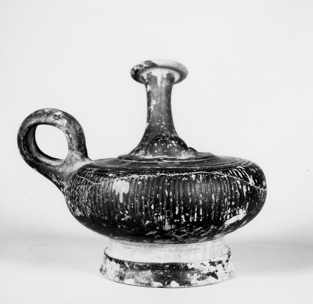 guttus - produzione apula (sec. IV a.C)