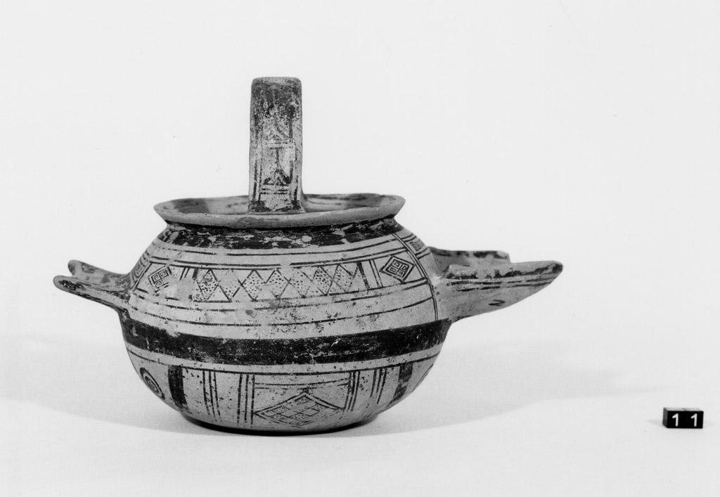 vaso filtro - Subgeometrico Daunio II (secc. VI/ IV a.C)