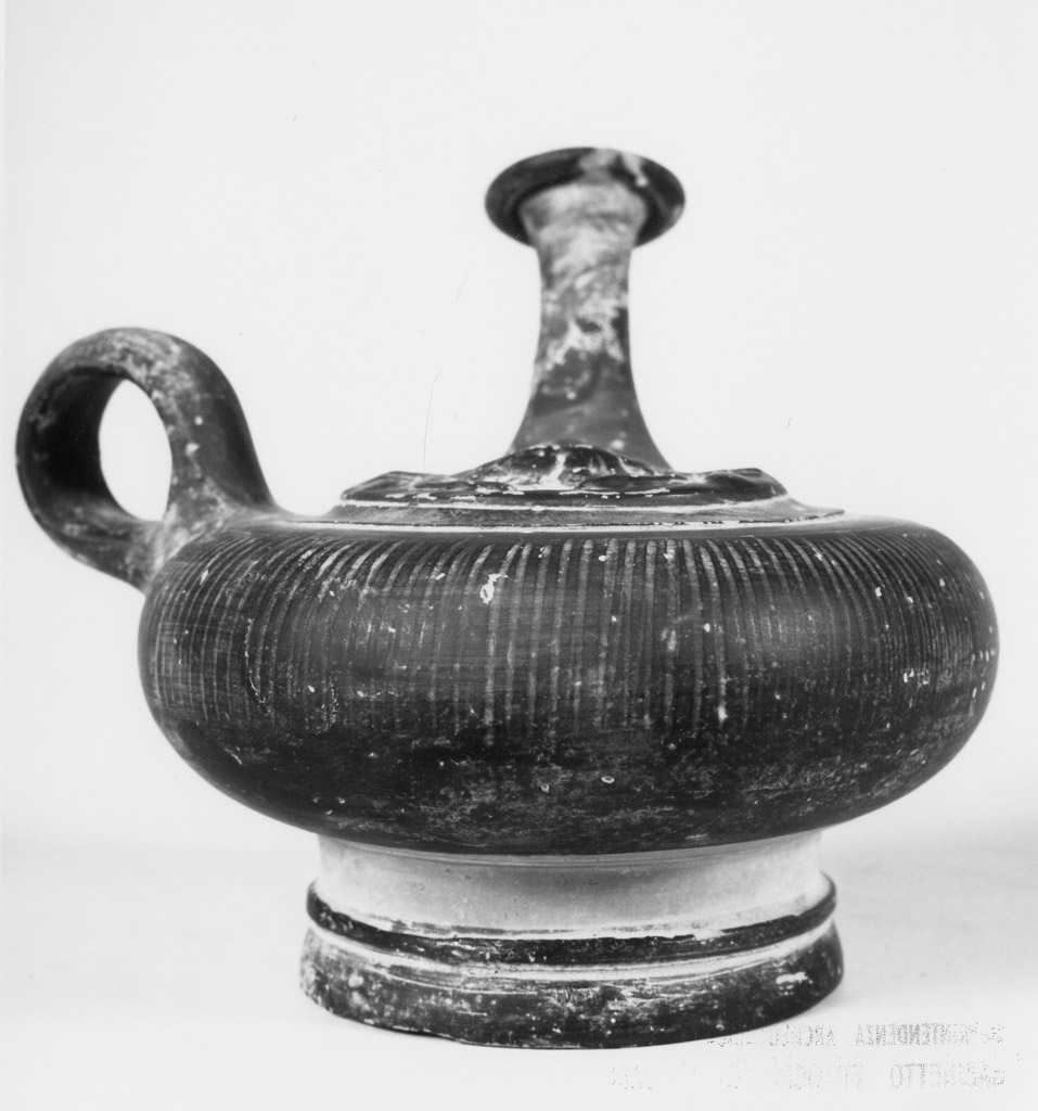 guttus - produzione apula (sec. IV a.C)