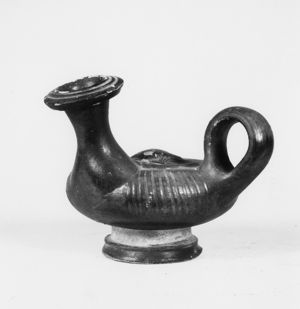 guttus - produzione apula (sec. IV a.C)