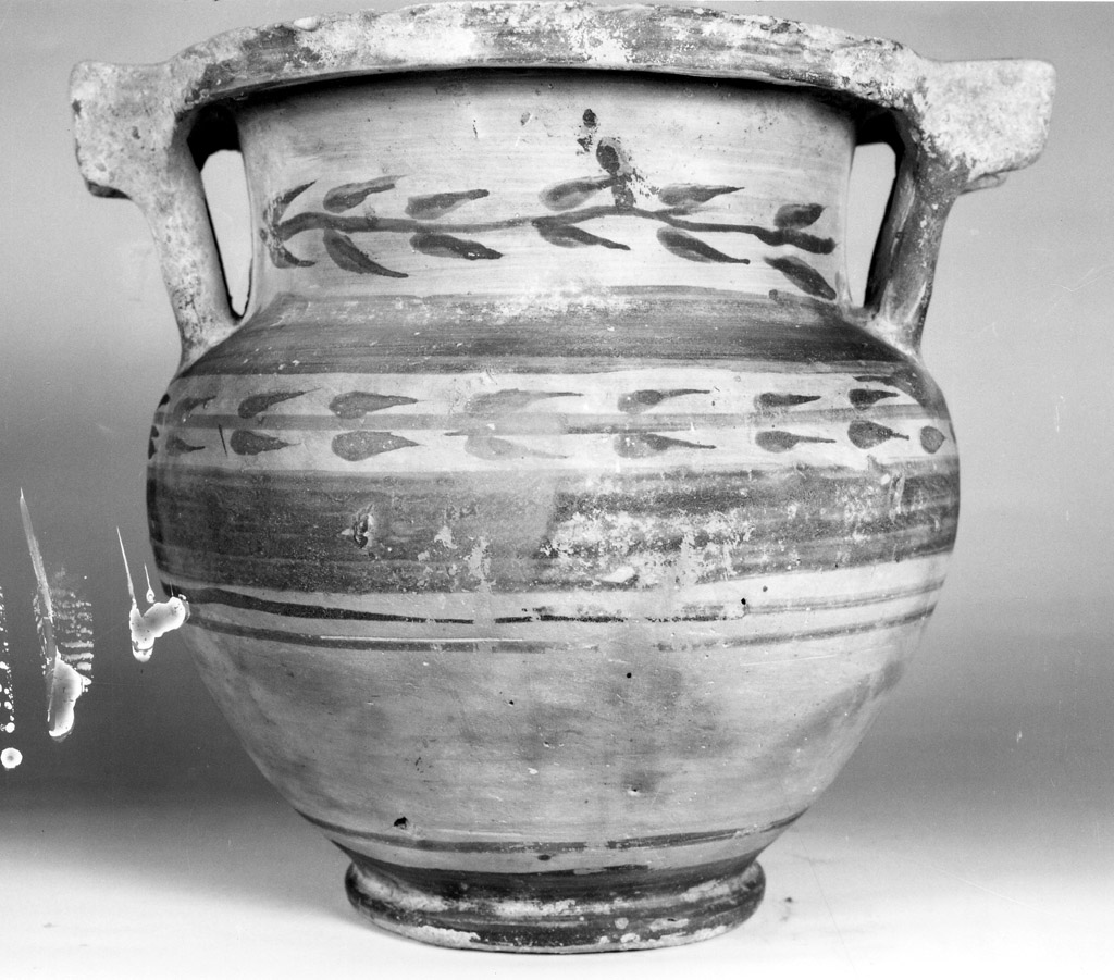 cratere a colonnette - produzione peuceta (sec. V a.C)