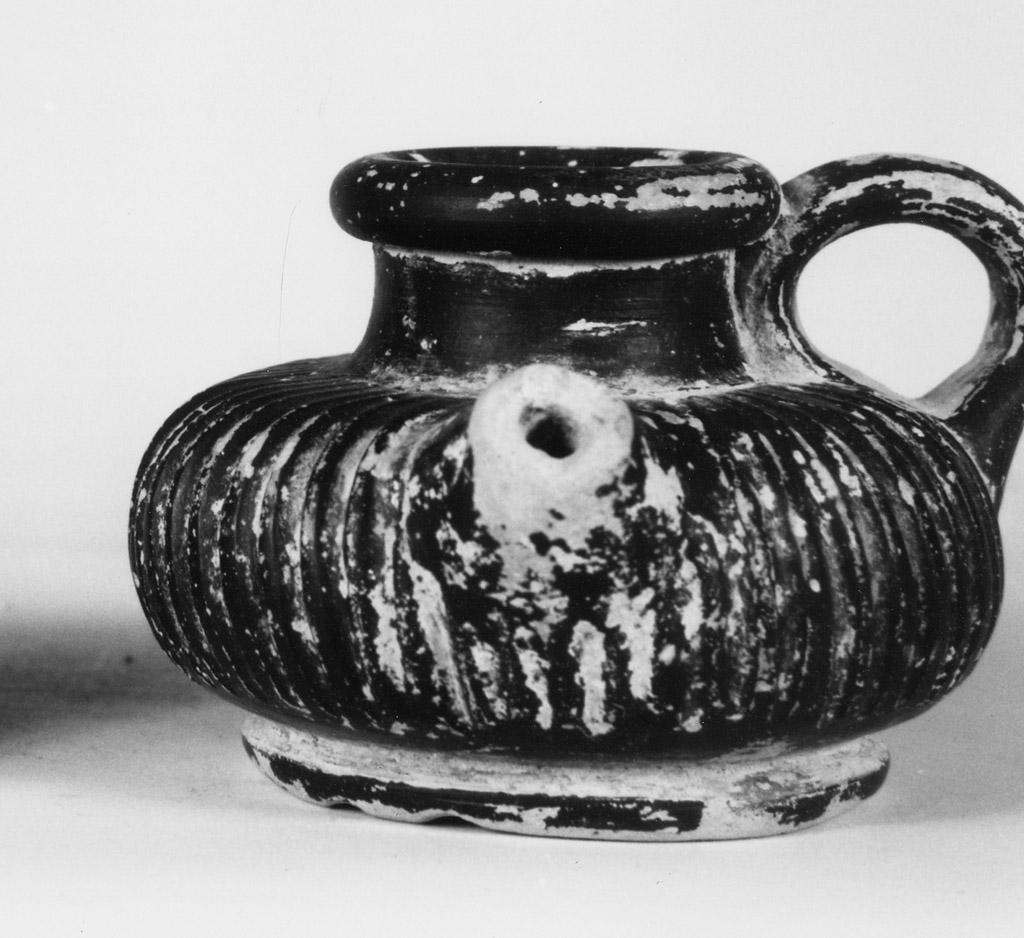 guttus - produzione apula (sec. IV a.C)