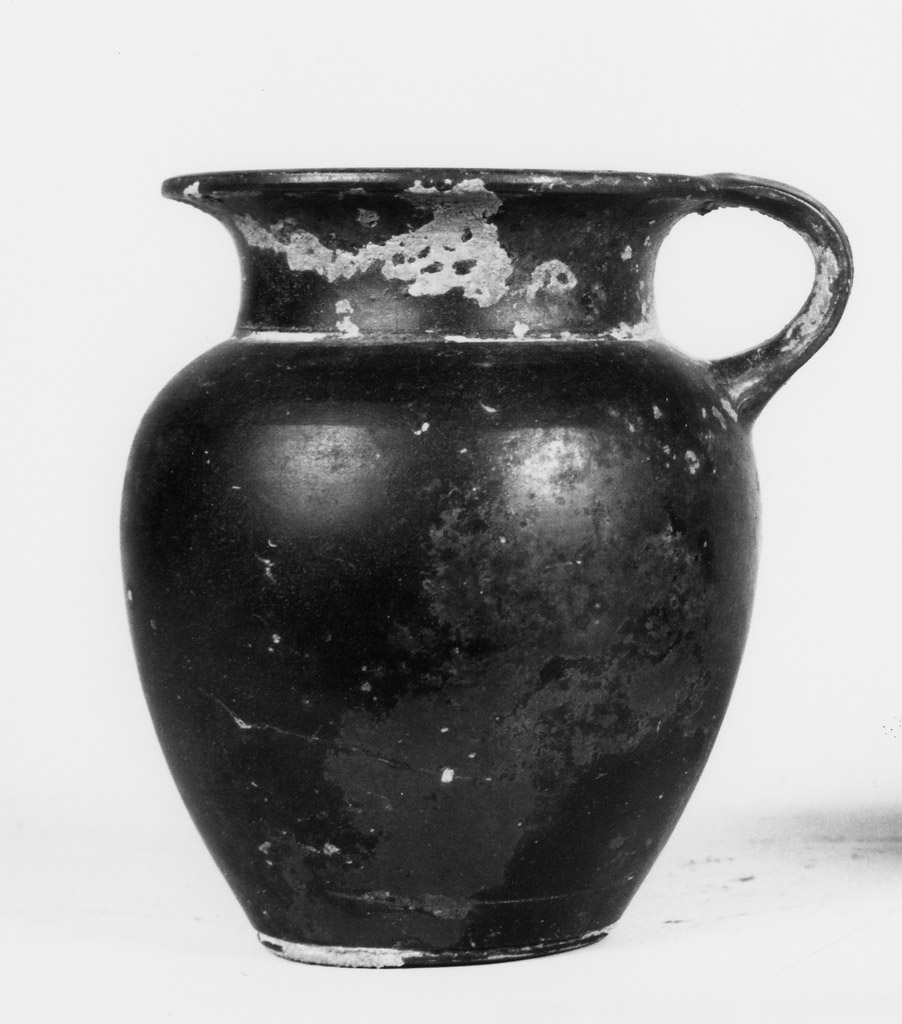 oinochoe a bocca rotonda - produzione apula (sec. IV a.C)