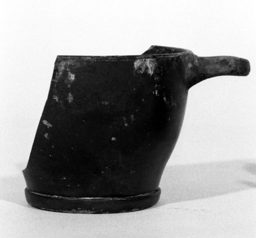 skyphos/ frammento - produzione apula (fine/ inizio secc.V/ IV a.C)